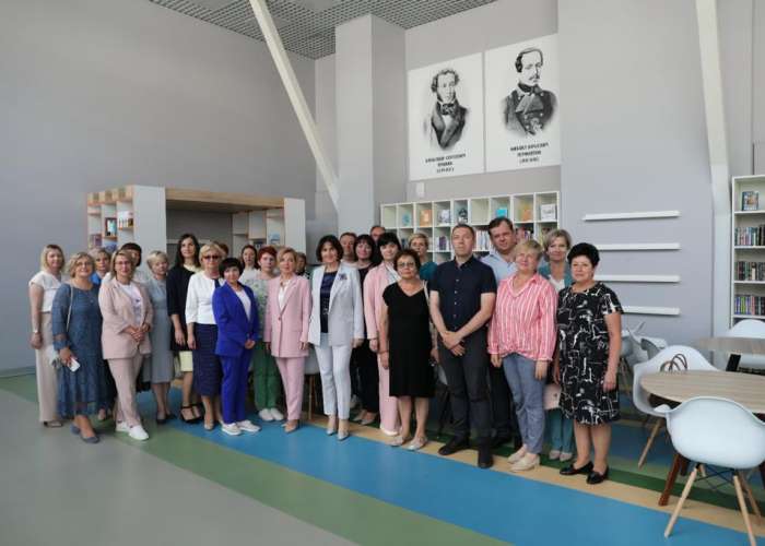 ИТШ № 777 посетила делегация руководителей и заместителей руководителей отделов образования из 16 районов Ленинградской области